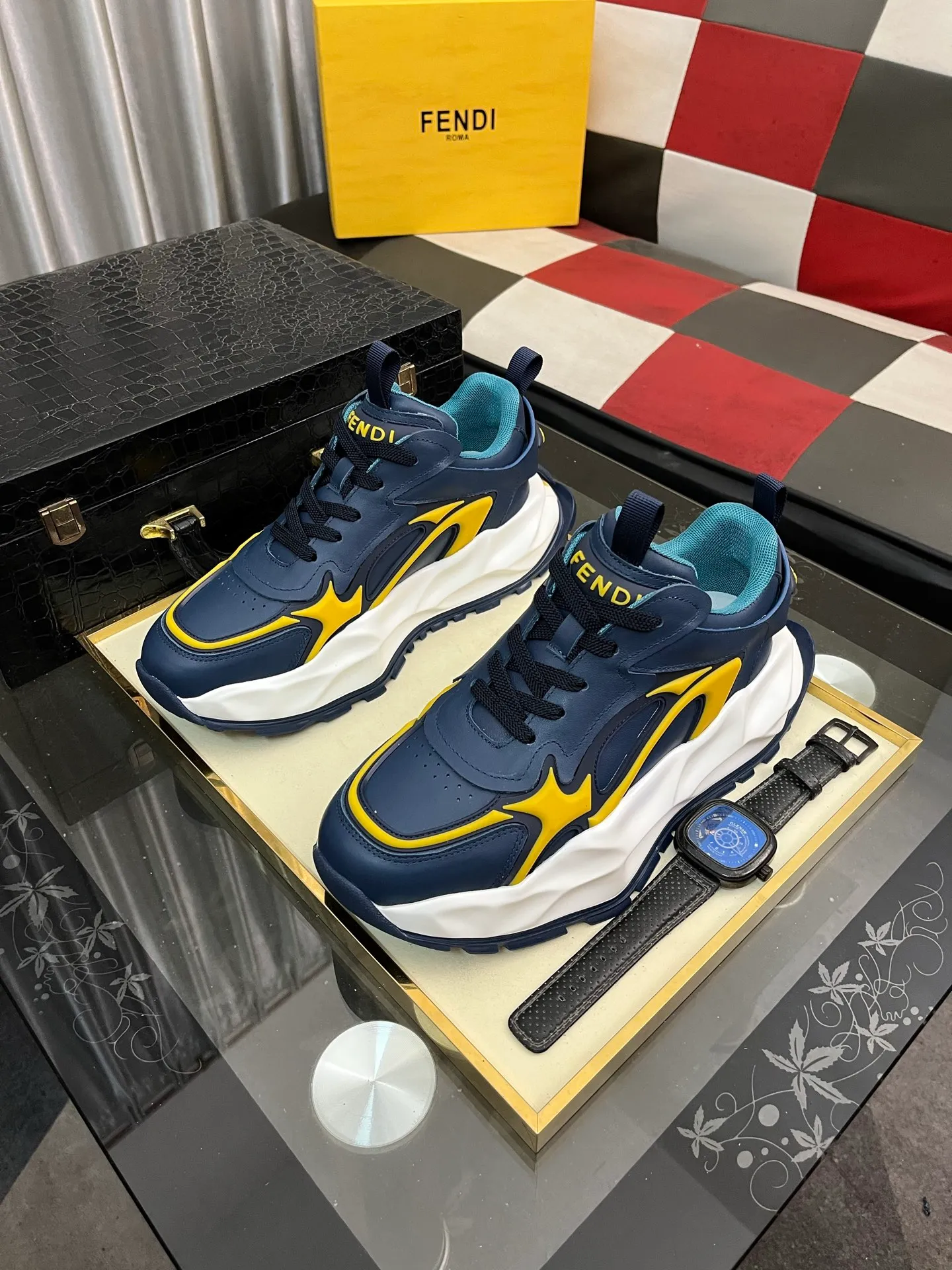 Men's Men's Shoes💰580⌚️⌚️[fendi] Fendi's classic and comfortable men's, this complex sneaker is made of soft calfskin➕genuine leather lining➕original ultra-light rubber material with rough outsole. This unique light style is suitable for the casual and refined sensibility of this season. It is comfortable and natural on the feet. It is an everyday style for casual travel in autumn and winter! 38-446️⃣colors available